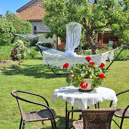 Majutus Rahulikus Piirkonnas Kesklinna Ja Mere Laeheduses *