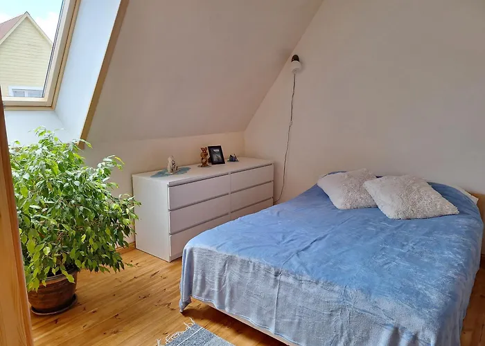 Majutus Rahulikus Piirkonnas Kesklinna Ja Mere Laeheduses *