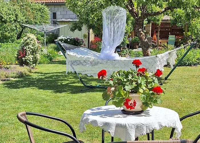 Majutus Rahulikus Piirkonnas Kesklinna Ja Mere Laeheduses *